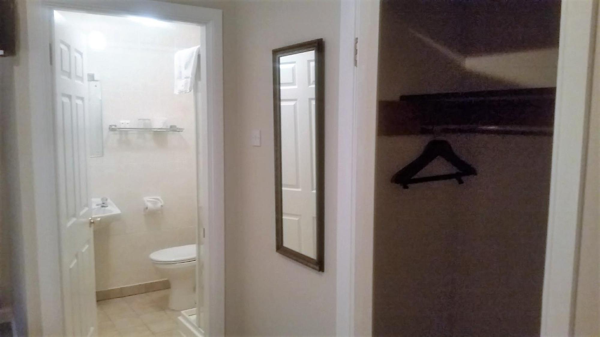 Glebe House Hotel Mohill Room photo