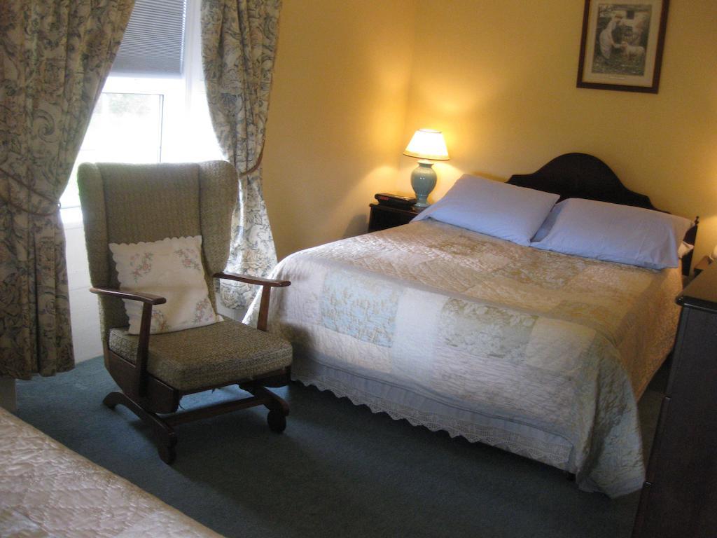 Glebe House Hotel Mohill Room photo
